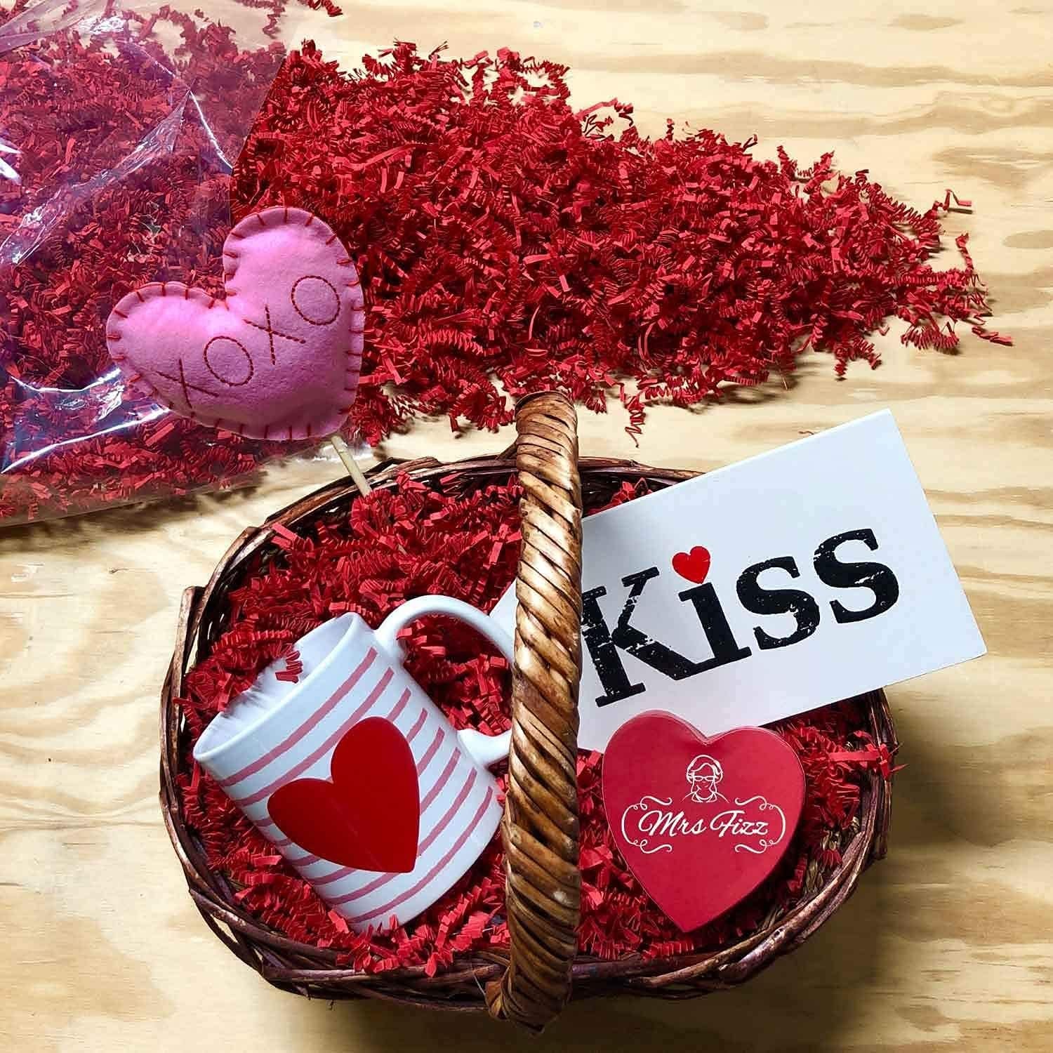 Crinkle Cut Paper Shred Filler for Packing and Filling Gift Baskets (10 LB) Red